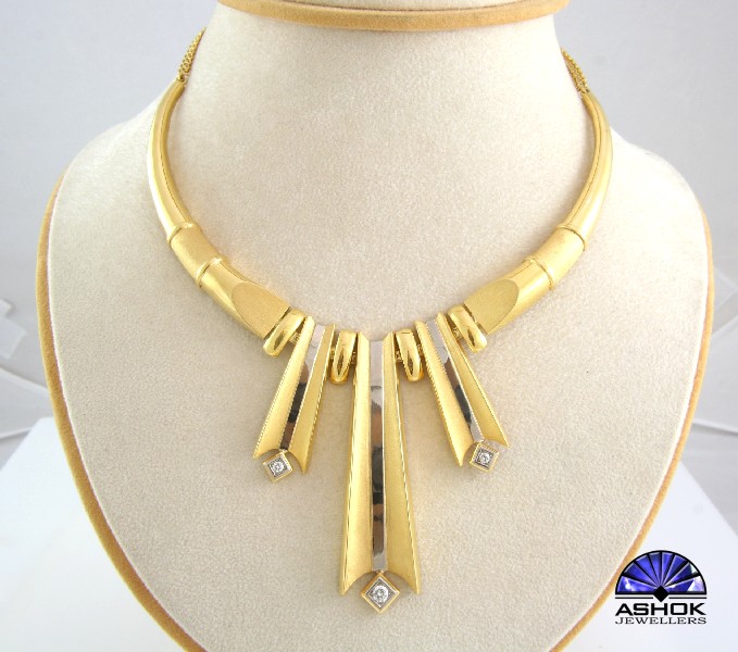 NECKPIECES 0087