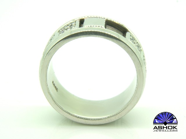 White Gold Gents Swivel Ring with Diamond Detail - Image 5