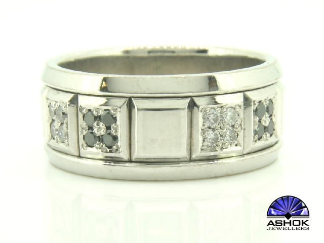 White Gold Gents Swivel Ring with White and Black Diamond Detail - Image 3