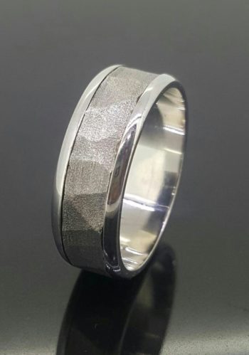 GENTS RING 23