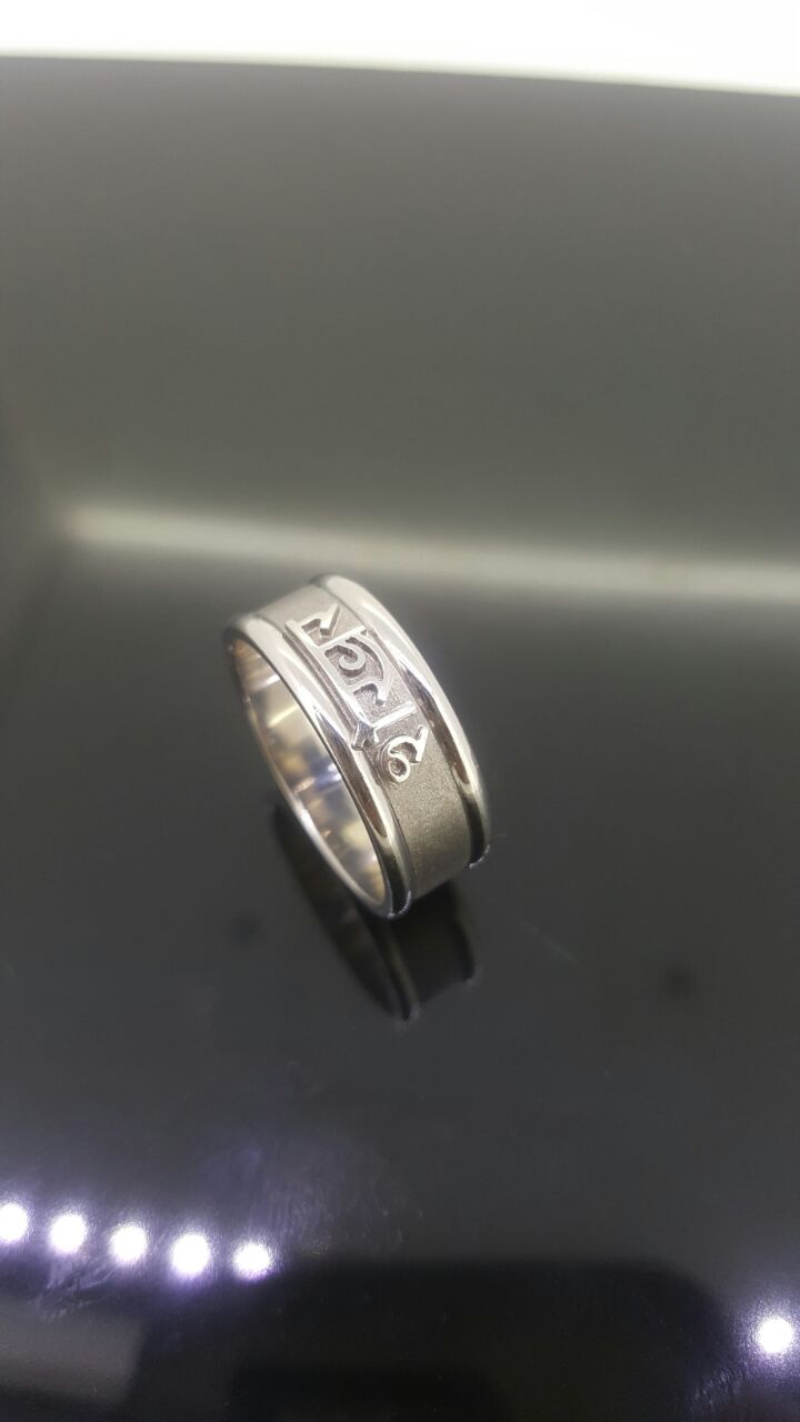 GENTS RING 28