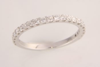 Round Brilliant Cut 22 Diamond Stone Eternity Ring 00111