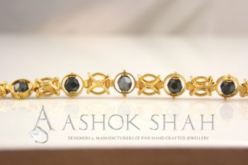 Ladies Yellow Gold Mica Bracelet with Black Bead Detail