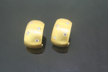 Gold Huggie