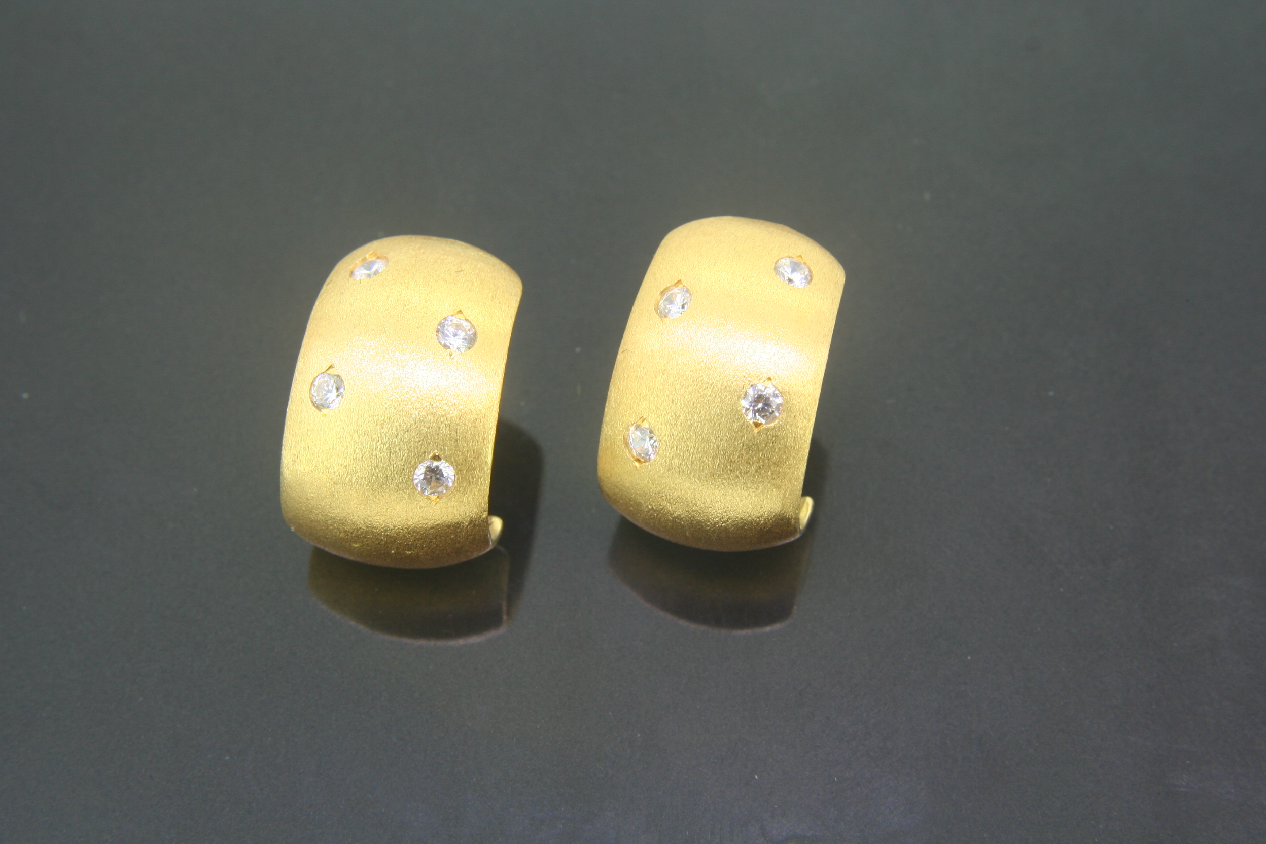 Gold Huggie