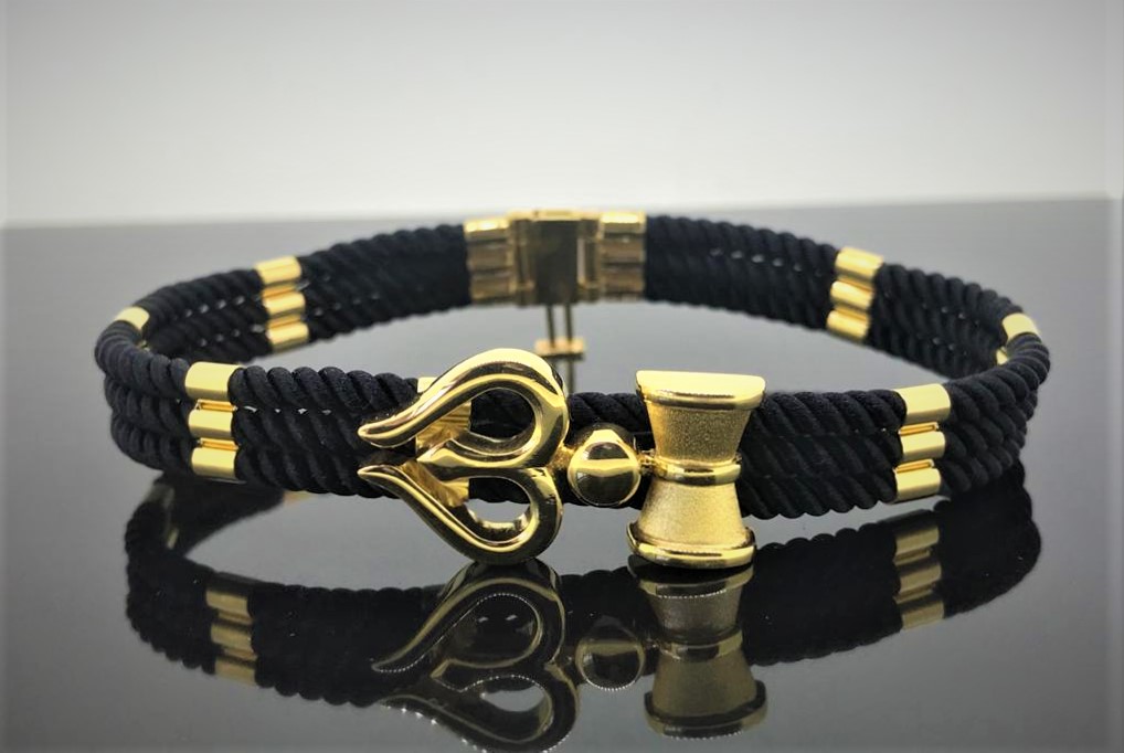 Triple Black String